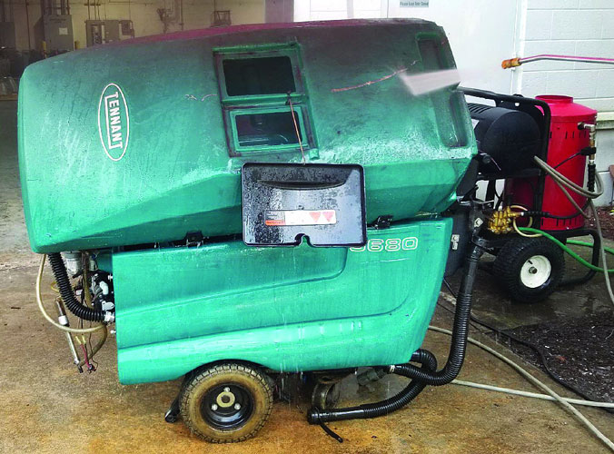 Commercial floor scrubber pressure washing